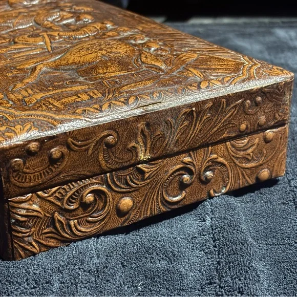 Beautifully Crafted Vintage Wood / Leather Cigar Box (Spain) - Picture 4 of 9